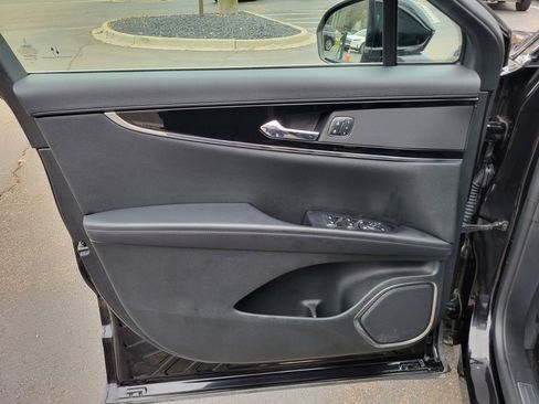 Certified 2023 Lincoln Nautilus Reserve image 36