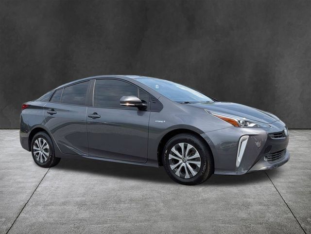 Used 2020 Toyota Prius LE AWD/4WD image 2