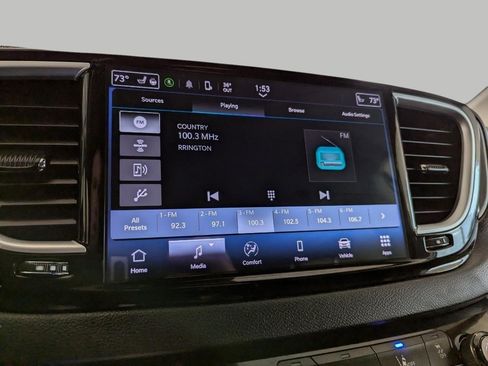 Used 2024 Chrysler Pacifica Touring-L FWD image 12