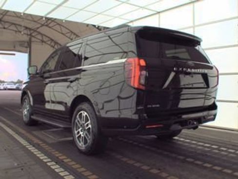 Used 2025 Ford Expedition Active AWD/4WD image 2