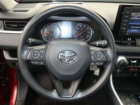 Used 2021 Toyota RAV4 LE FWD image 7