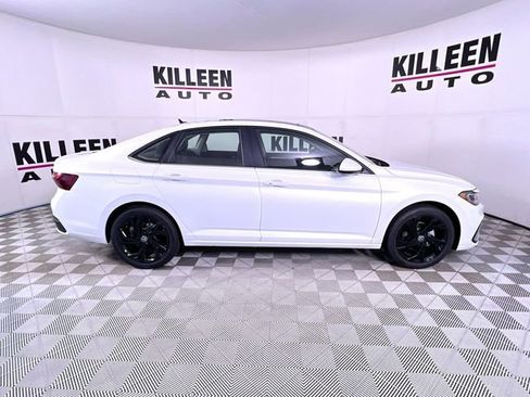 New 2026 Volkswagen Jetta SE image 8