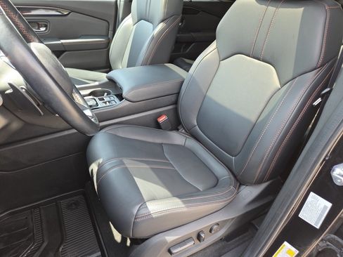 Used 2025 Honda Pilot TrailSport image 6
