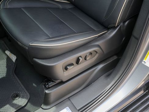 Used 2025 Chevrolet Tahoe Premier AWD/4WD image 8