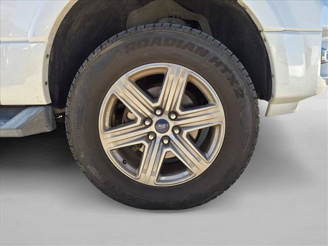 Used 2015 Ford Expedition EL XLT w/ Equipment Group 202A RWD image 19