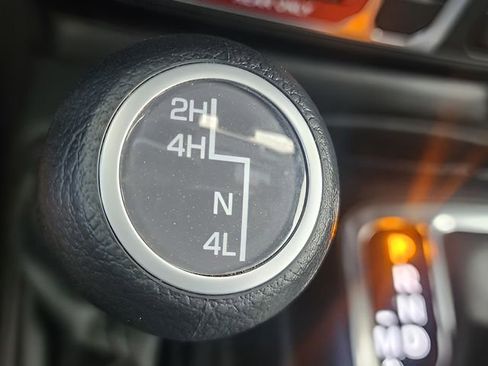 Used 2024 Jeep Gladiator Sport image 35