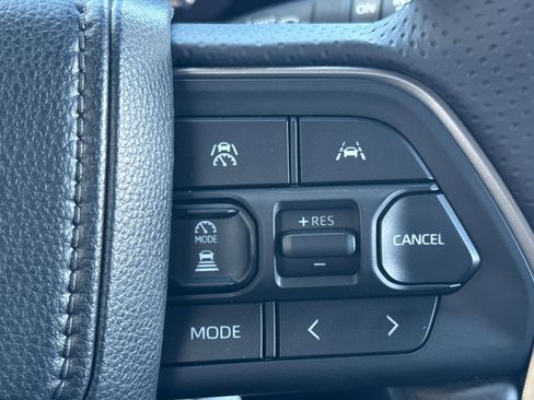 Certified 2025 Toyota 4Runner Trailhunter image 33