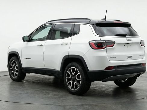 Used 2025 Jeep Compass Trailhawk AWD/4WD image 6