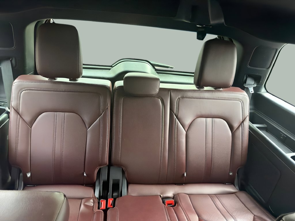 Used 2024 Ford Expedition Limited AWD/4WD image 12