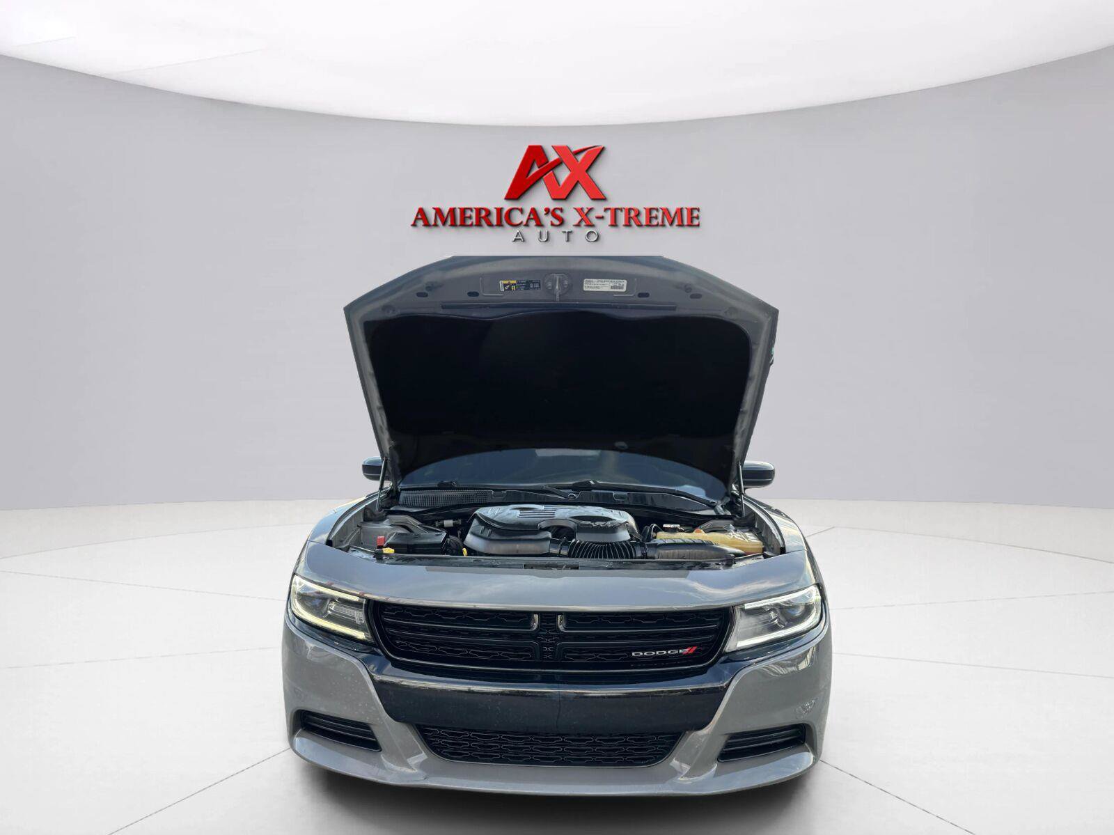 Used 2018 Dodge Charger SXT w/ Blacktop Package RWD image 52