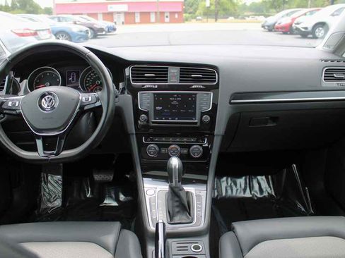 Used 2017 Volkswagen Golf SEL FWD image 11