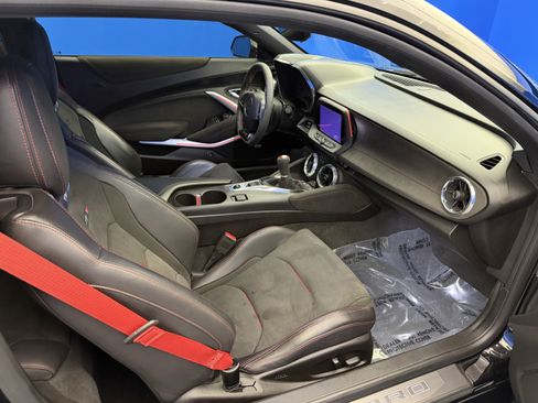 Used 2019 Chevrolet Camaro ZL1 RWD image 26