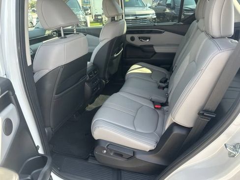 Used 2023 Honda Pilot Touring image 27