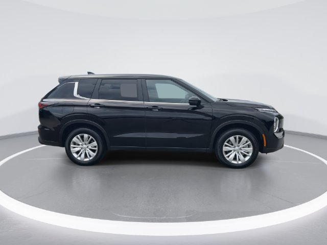 Used 2025 Mitsubishi Outlander ES AWD/4WD image 9