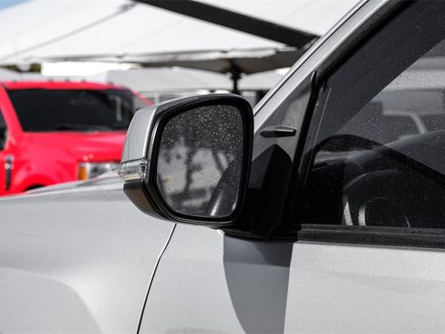 Used 2016 Toyota Tacoma TRD Sport w/ Towing Package image 38