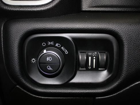 Used 2019 RAM 1500 Big Horn AWD/4WD image 34