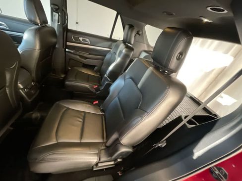 Used 2018 Ford Explorer XLT w/ Equipment Group 202A AWD/4WD image 22