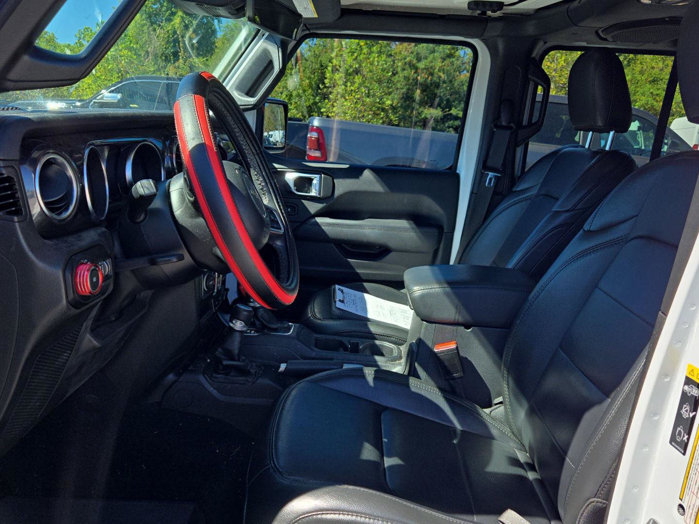 Used 2022 Jeep Wrangler Unlimited Sahara AWD/4WD image 15