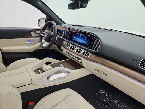 New 2026 Mercedes-Benz GLS 580 4MATIC image 15