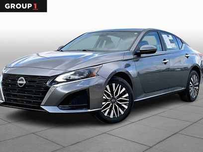 Used 2023 Nissan Altima 2.5 SV w/ SV Premium Package