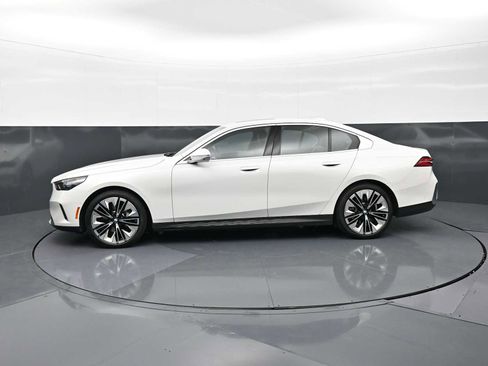 Used 2026 BMW 530i RWD image 8
