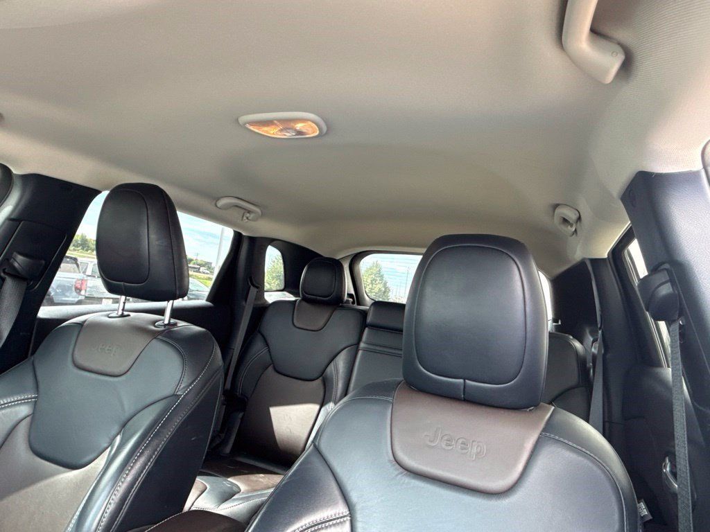 Used 2017 Jeep Cherokee Limited FWD image 11