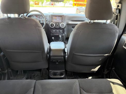 Used 2015 Jeep Wrangler Unlimited Sahara AWD/4WD image 14