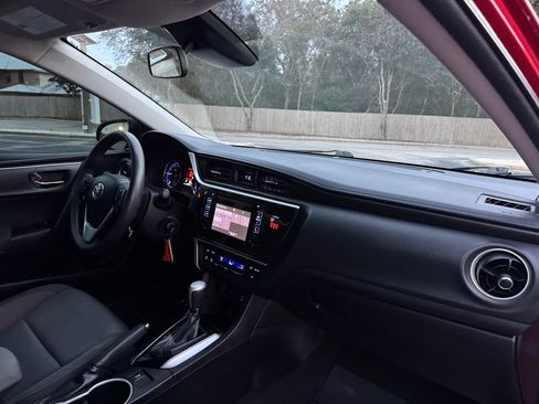 Used 2018 Toyota Corolla LE image 28