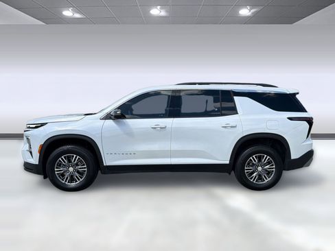 Certified 2024 Chevrolet Traverse LT FWD image 2