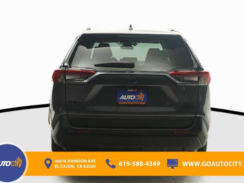 Used 2022 Toyota RAV4 XLE Premium AWD/4WD image 12