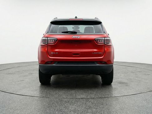 Used 2025 Jeep Compass Limited image 7