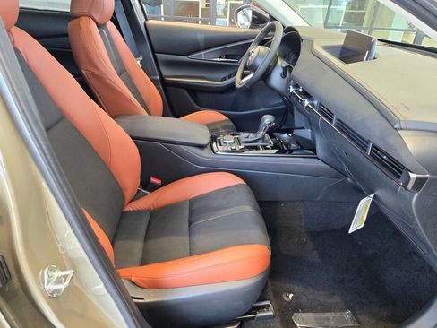 New 2025 MAZDA CX-30 Carbon image 4