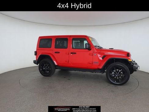 Used 2025 Jeep Wrangler Unlimited Sahara AWD/4WD image 25