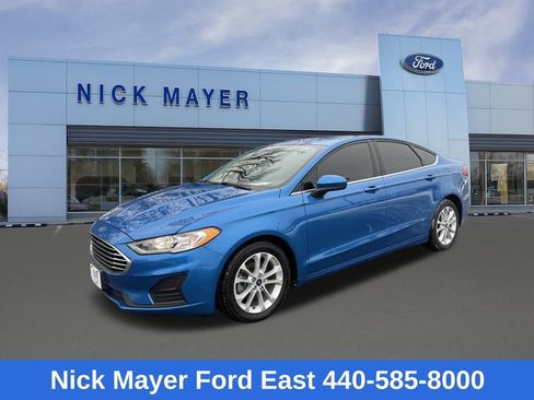 Used 2020 Ford Fusion SE image 3