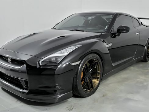 Used 2011 Nissan GT-R Premium image 6