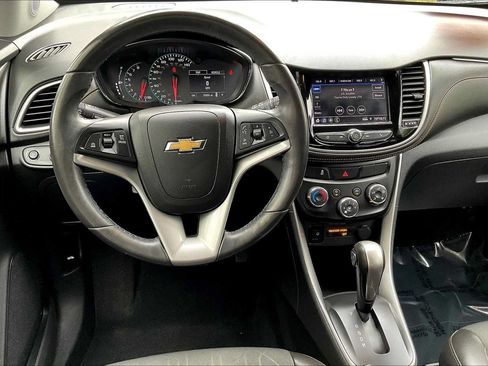 Used 2022 Chevrolet Trax LT w/ LT Convenience Package FWD image 6