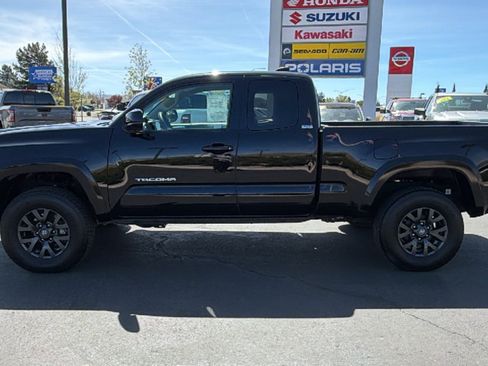 Used 2022 Toyota Tacoma SR5 w/ SR5 Appearance Package (SM) image 6