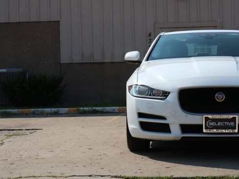 Used 2017 Jaguar XE Premium AWD/4WD image 3