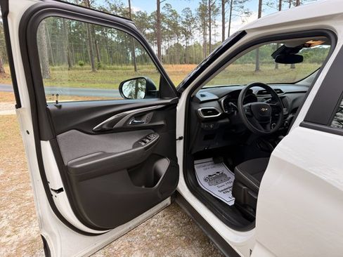Used 2023 Chevrolet TrailBlazer LS image 13