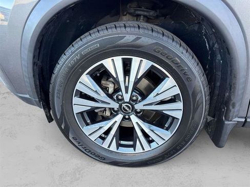 Used 2022 Nissan Rogue SV image 9