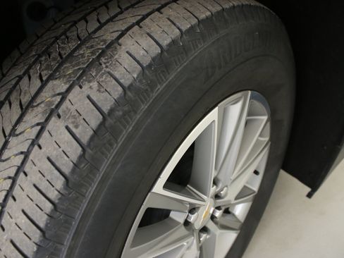 Used 2023 Chevrolet Traverse LT w/ LPO, Floor Liner Package image 35