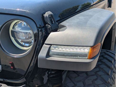 Used 2018 Jeep Wrangler Unlimited Rubicon image 12