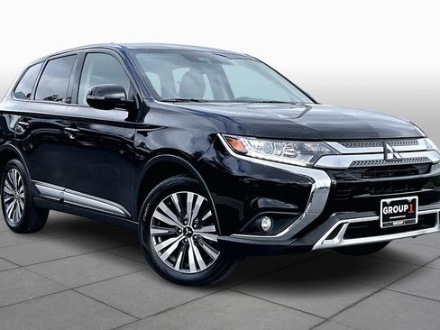 Used 2020 Mitsubishi Outlander SE image 2
