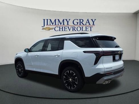 New 2026 Chevrolet Traverse LT w/ Sun and Wheel Package FWD image 3