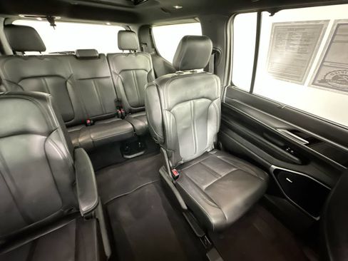 Used 2025 Jeep Wagoneer Series III w/ Premium Group I AWD/4WD image 14