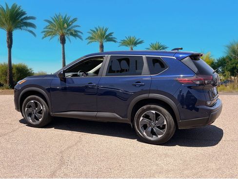 Used 2024 Nissan Rogue SV AWD/4WD image 3