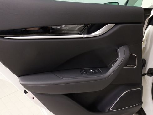 Used 2018 Maserati Levante image 33