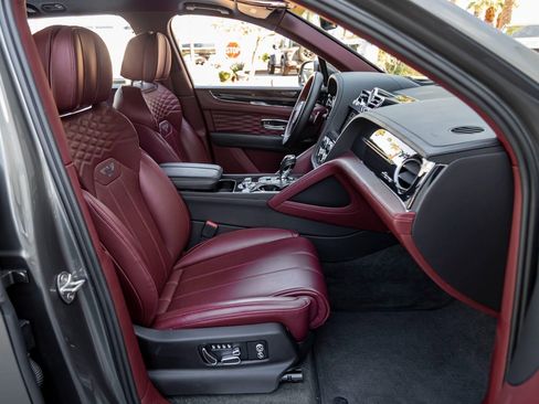 Used 2023 Bentley Bentayga Extended Wheelbase image 2