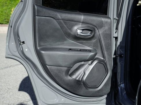 Used 2020 Jeep Renegade Altitude image 31