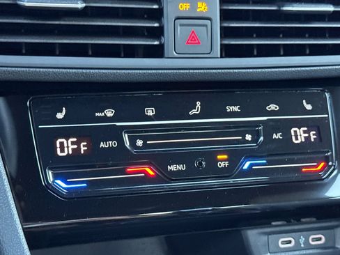 Certified 2025 Volkswagen Jetta Sport image 19